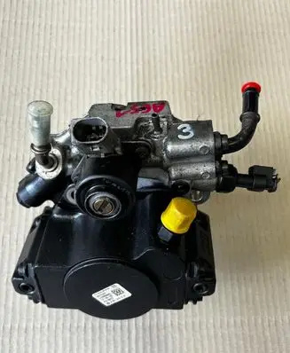 Mercedes-Benz C W204 Fuel injection high pressure pump A6510701201 28297640 0103896BFE