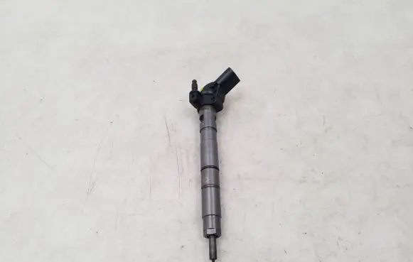 Audi A4 S4 B8 8K Fuel injector 057130277AG