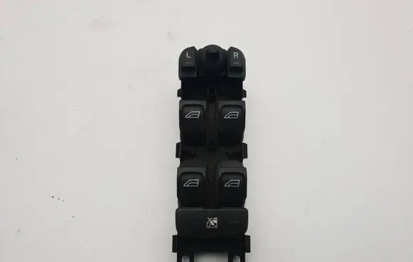 Volvo XC70 Electric window control switch 30773269 03454200