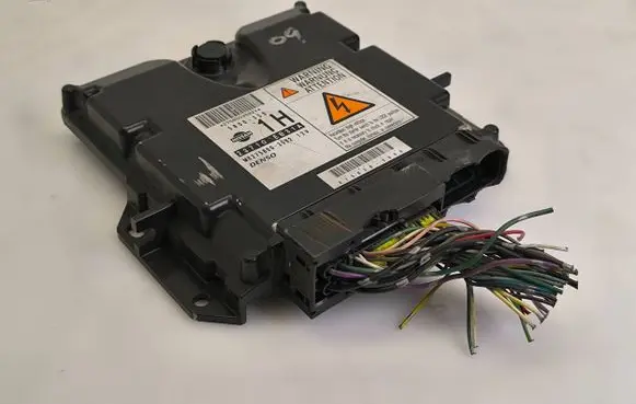 Nissan Pathfinder R51 Engine control unit/module 23710EB31A MB2758003592 5800359