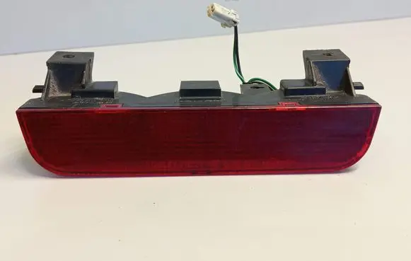 Mitsubishi Pajero Third/center stoplight
