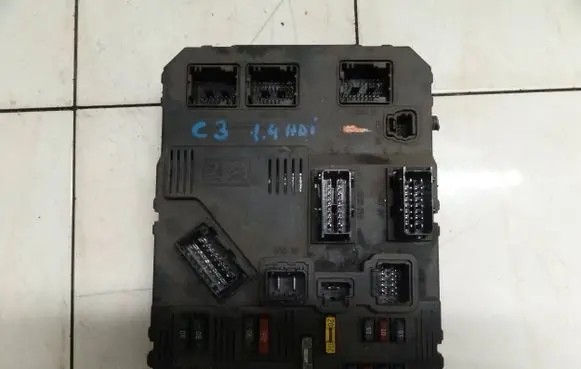Citroen C3 Fuse box set 9846775180