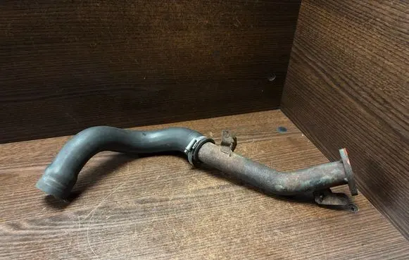 Mercedes-Benz Vito Viano W639 Engine coolant pipe/hose 6395015782 A6395015782