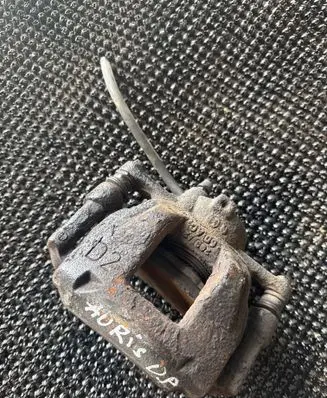 Toyota Auris E180 Front brake caliper