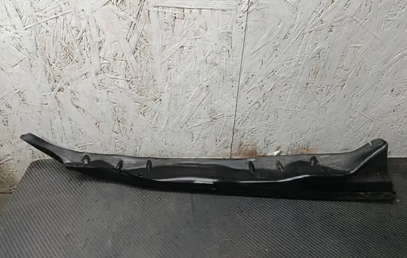 Mercedes-Benz A W169 Fender end trim 1698890325