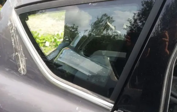 Ford C-MAX II Rear side window
