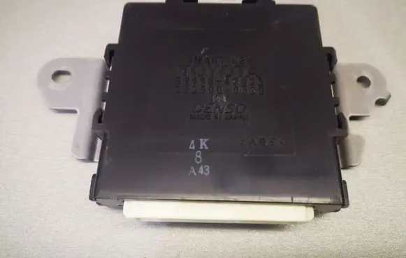 Toyota Prius (XW20) CAS control unit/module 8999047023 2325000320