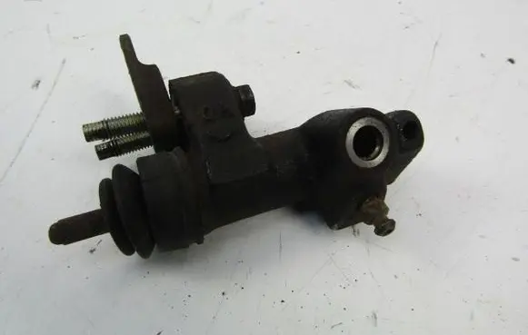 Nissan Almera Tino Clutch slave cylinder 
