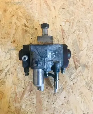 Opel Astra J Fuel injection high pressure pump 55586499