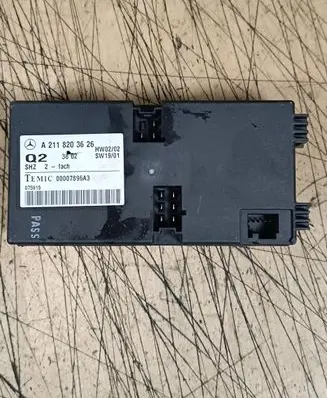 Mercedes-Benz E W211 Seat control module A2118203626 00007896A3