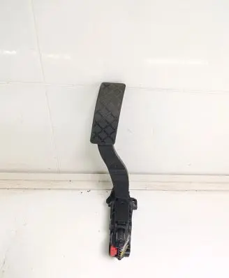 Volkswagen Golf VII Accelerator throttle pedal 5Q1723503F 6PV01062101