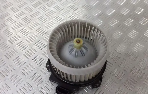 Toyota Urban Cruiser (XP110) Heater fan/blower