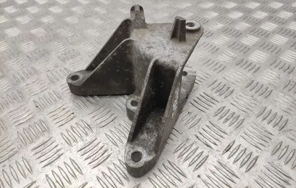 Opel Insignia A Engine mounting bracket 13228289