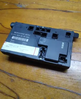 Mercedes-Benz E W211 Door control unit/module 2118200526