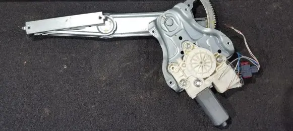 Toyota Avensis T250 Sliding door window regulator with motor