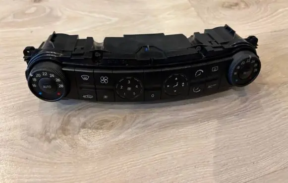 Mercedes-Benz E W211 Climate control unit 2118300090 A2118300090