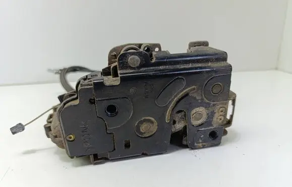 Volkswagen Golf IV Front door lock