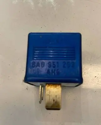 Audi A6 S6 C4 4A Other relay 8A0951253