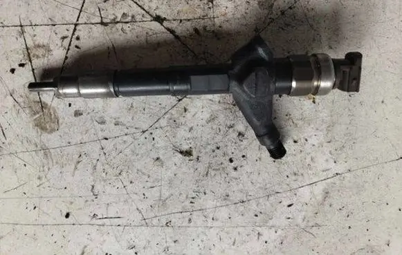Nissan X-Trail T30 Fuel injector 16600ES60A 01403962