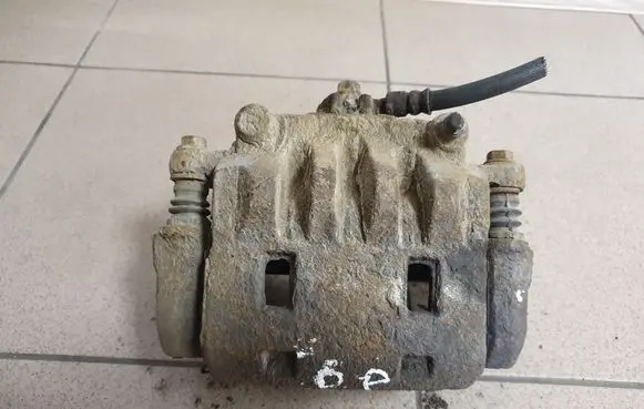 Subaru Forester SH Front brake caliper