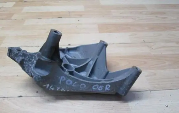 Volkswagen Polo IV 9N3 Engine mount bracket 357853586D