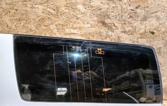 Volvo XC70 Rear side window 43R000935 DOT57M6AS2 E000186