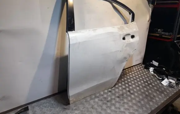 Subaru Impreza IV Rear door