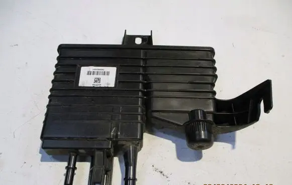 Citroen DS4 Oil filter mounting bracket 9834281680