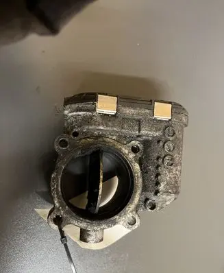 Volvo V70 Throttle valve 0281002701 8692720