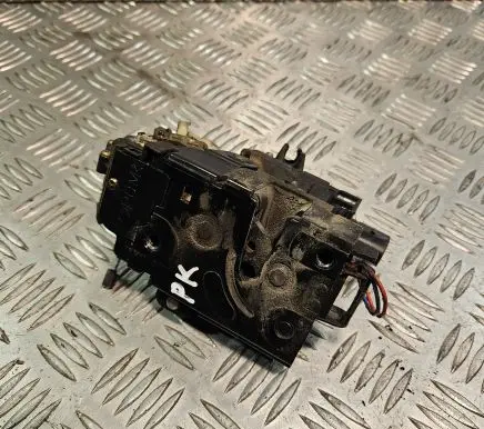 Volkswagen Golf IV Coupe door lock (next to the handle) 