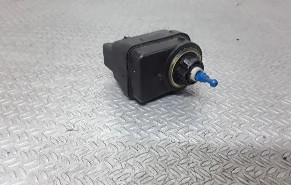 Opel Vivaro Headlight level adjustment motor 