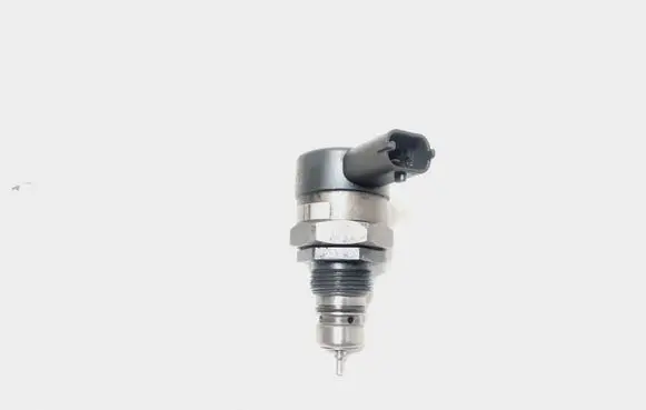 Volvo S80 Fuel pressure regulator 30777576