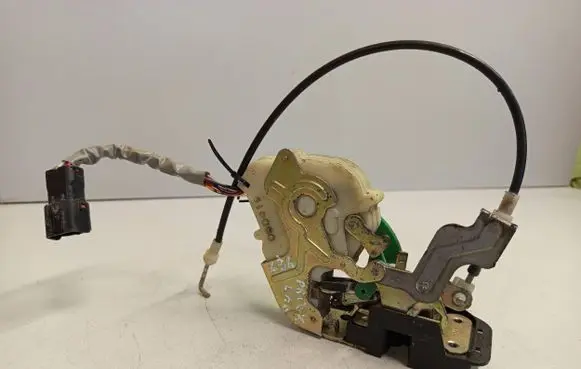 KIA Sorento Front door lock