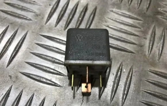 Volkswagen PASSAT B3 Other relay 4ra00351029 141951253b