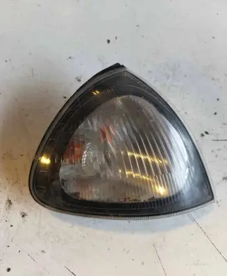 Toyota Avensis T220 Front indicator light