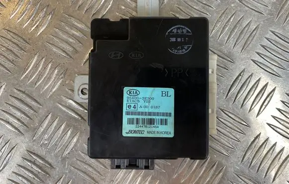 KIA Sorento Door central lock control unit/module 954003E300 2244701214SA A000187