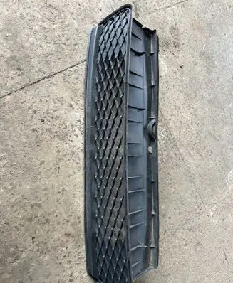 Toyota Auris 150 Front bumper lower grill 5311202320