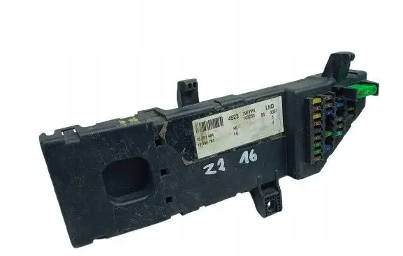 Opel Vectra C Relay mounting block 640A1118