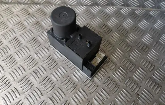 Audi A3 S3 8L Central locking vacuum pump 8L0862257G