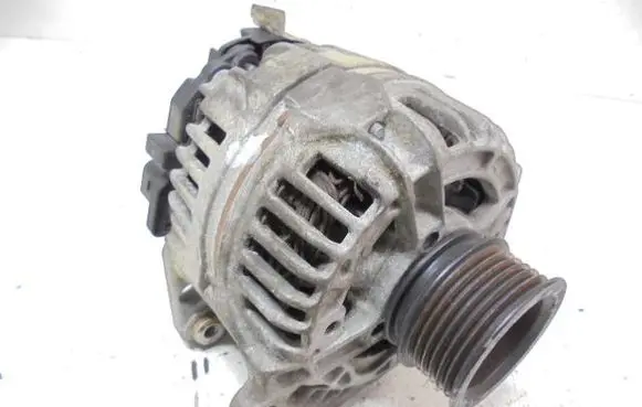 Volkswagen Golf IV Generator/alternator 028903028D