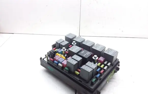 KIA Carens I Relay mounting block AK1301 05042D