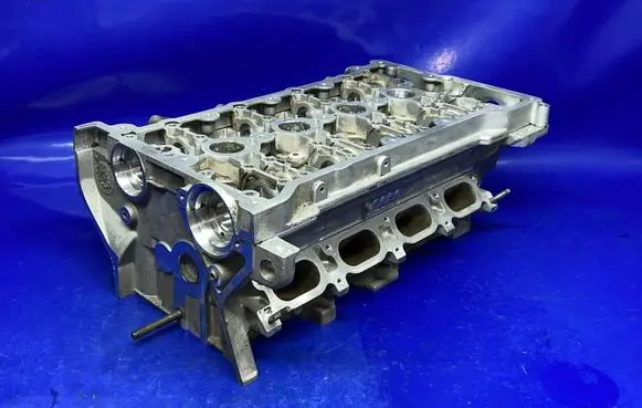 Audi A4 S4 B6 8E 8H Engine head 06B103373AA 06B103127M