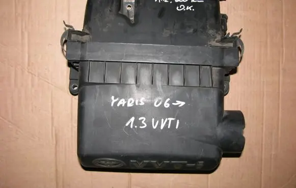 Toyota Yaris Air filter box cover 