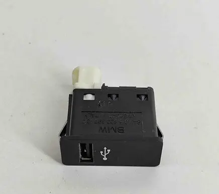 BMW X1 F48 F49 USB socket connector 6820397