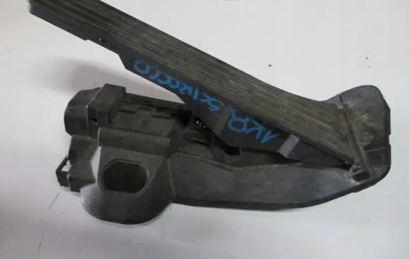 BMW 2 Active Tourer U06 Accelerator throttle pedal 1K2721503AJ