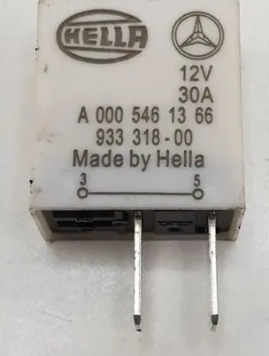 Mercedes-Benz C W203 Fuel pump relay A0005461366