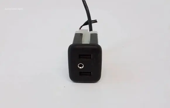 Opel Mokka B USB socket connector 13519224 35202353
