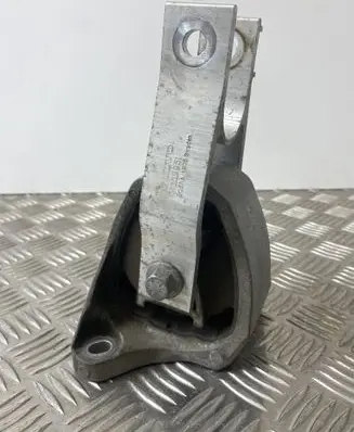Engine mount bracket