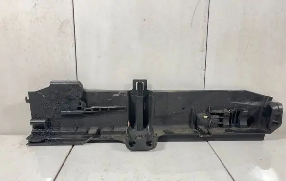 BMW 1 E81 E87 Radiator support slam panel bracket 17107524912 11074810