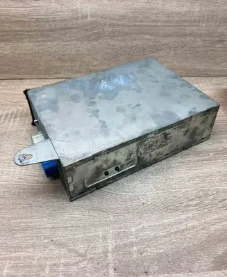 BMW 5 E39 Video control module 6906923 037138051